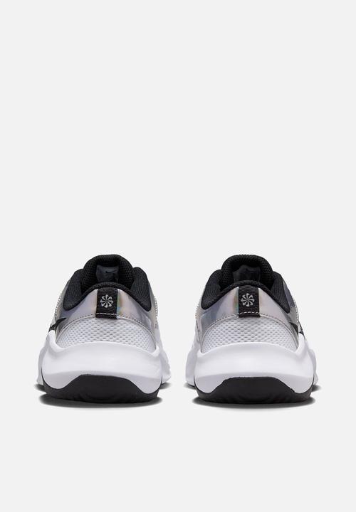 Nike - Legend Essential 3 Premium