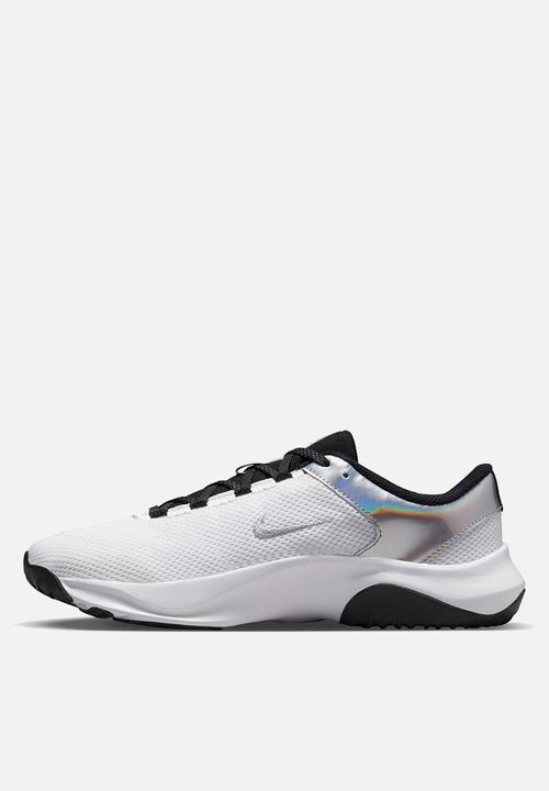 Nike - Legend Essential 3 Premium