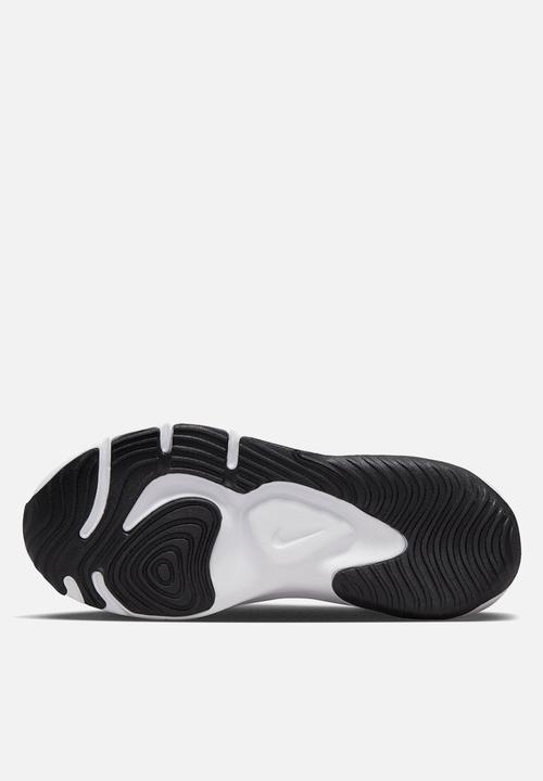 Nike - Legend Essential 3 Premium