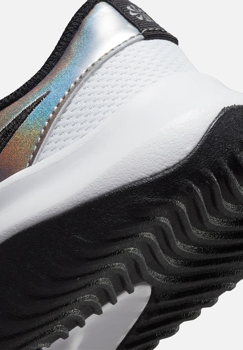 Nike - Legend Essential 3 Premium
