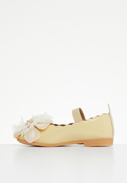 Pop Candy - Girl pump with flower - yellow