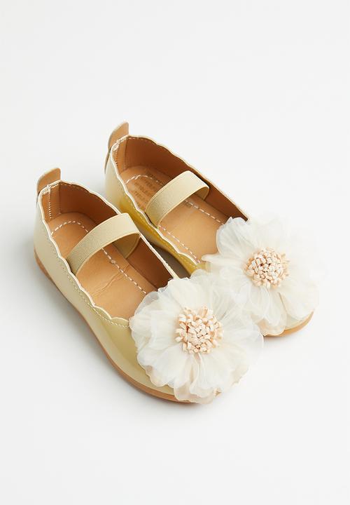 Pop Candy - Girl pump with flower - yellow