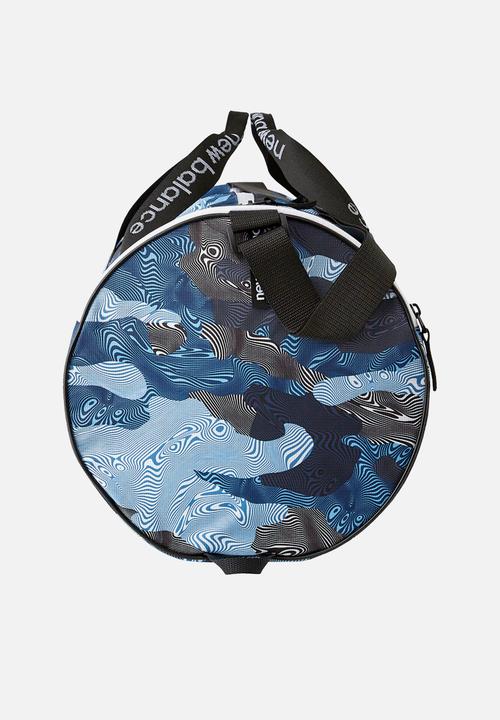 New Balance  - Opp core m duffel- blue print
