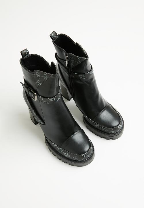SISSY BOY - Toxic sb printed tread boot - black