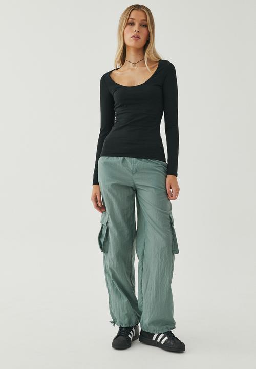Supré  - Helena scoop neck long sleeve top - black