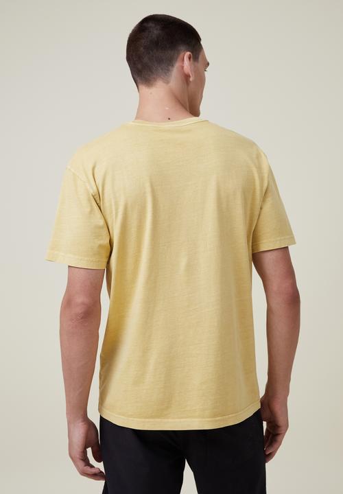 Cotton On - Premium loose fit classic T-shirt - frosted honey/central valley