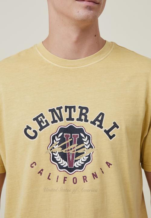 Cotton On - Premium loose fit classic T-shirt - frosted honey/central valley