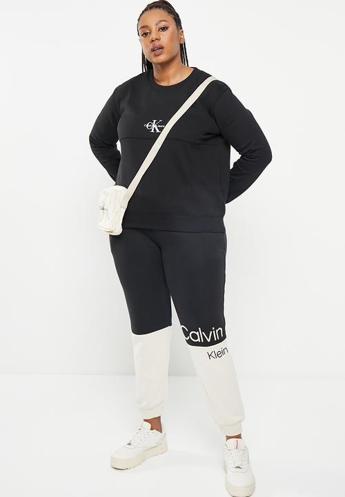 Calvin Klein - Plus monogram logo crew neck - ck black