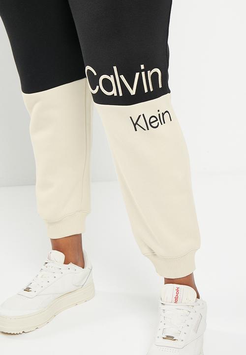 Calvin Klein - Plus colour blocking cuffed jog pants - ck black