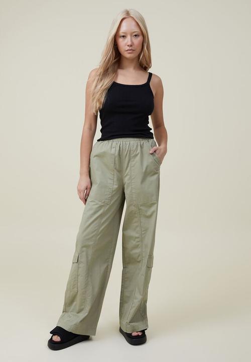 Cotton On - Quinn cargo pant asia fit - moss green