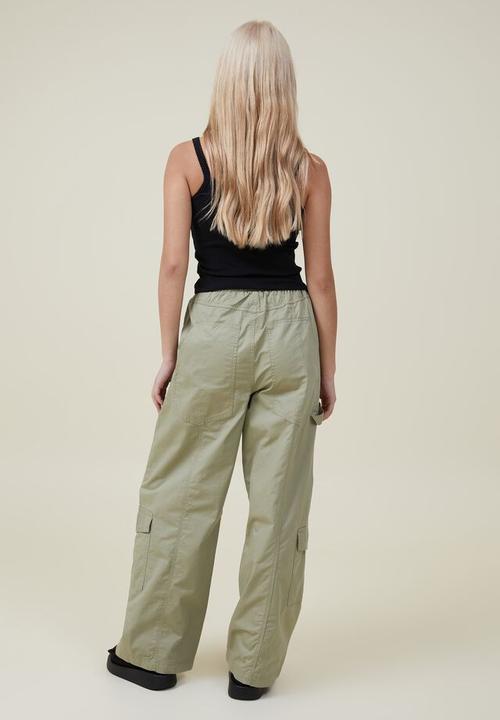 Cotton On - Quinn cargo pant asia fit - moss green
