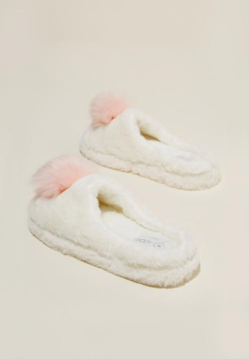 Cotton On - Plush fur scuff slipper - gardenia pink pom pom