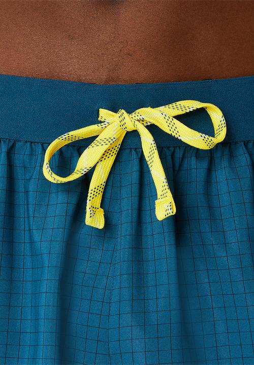 ASICS - Fujitrail logo short - ink teal/golden yellow