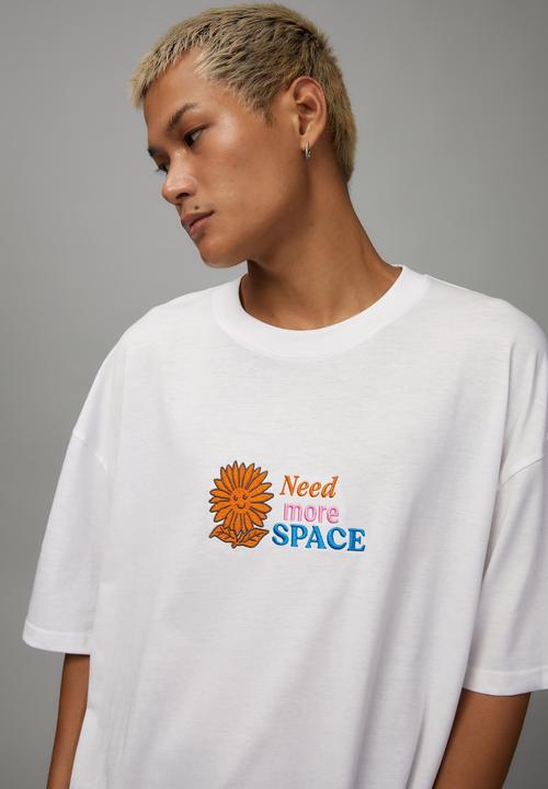 Cotton On - Oversized open gallery t-shirt - White, need more space 