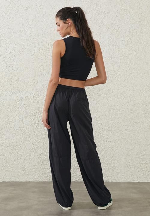 Cotton On - Light weight parachute pant - black