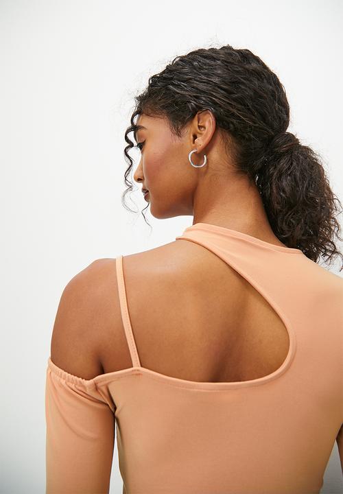 Blake - Asymmetrical cold shoulder top - neutral 
