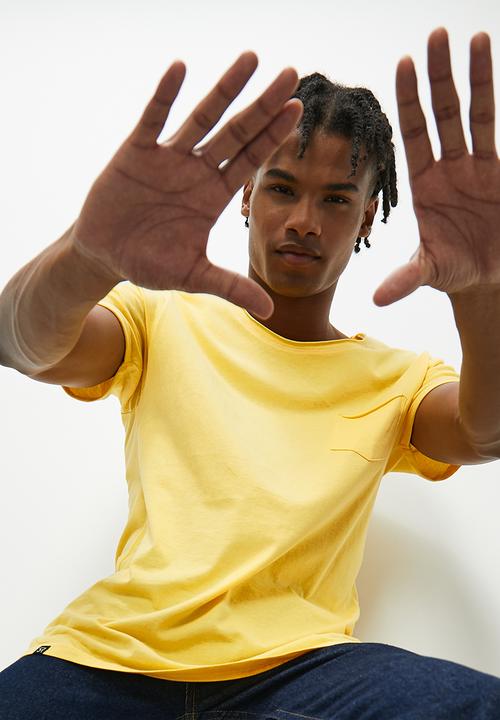 STYLE REPUBLIC - Slash raw edge curved hem pocket tee - yellow