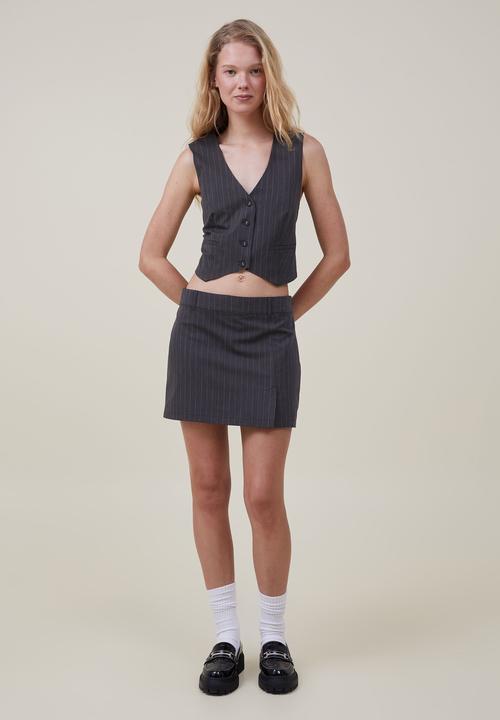Cotton On - Jamie oversized suiting vest - charcoal pinstripe