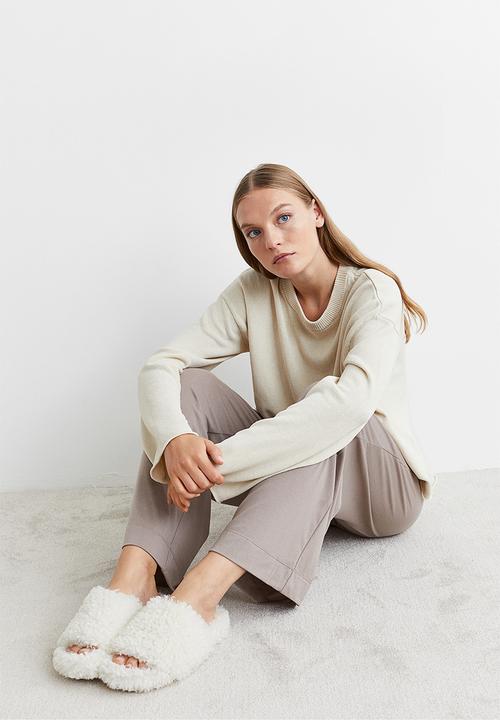 H&M - Faux fur slippers - white