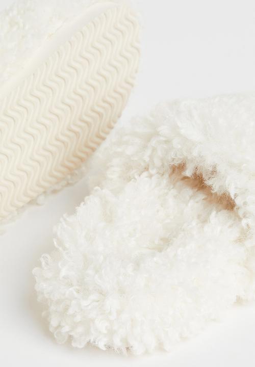 H&M - Faux fur slippers - white