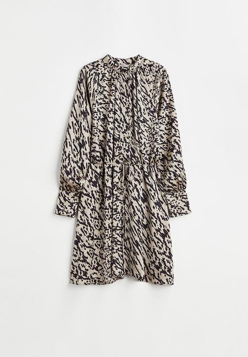 H&M - Short satin dress - light beige/patterned