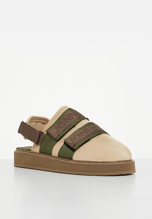 Jonathan D - J james nylon mule - pecan