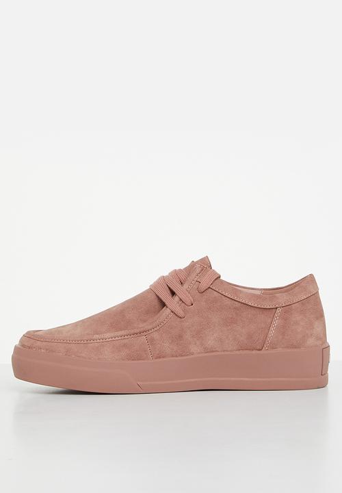 Jonathan D - J junior nubuck derby - clay