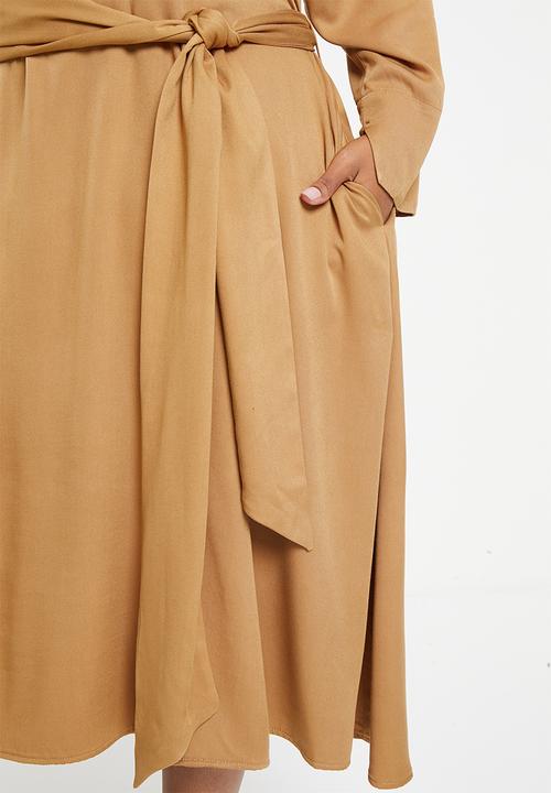 AMANDA LAIRD CHERRY - Plus akasia dress - camel