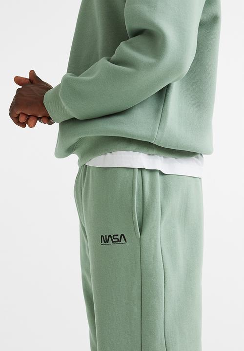 H&M - Relaxed fit sweatpants -  light green/nasa