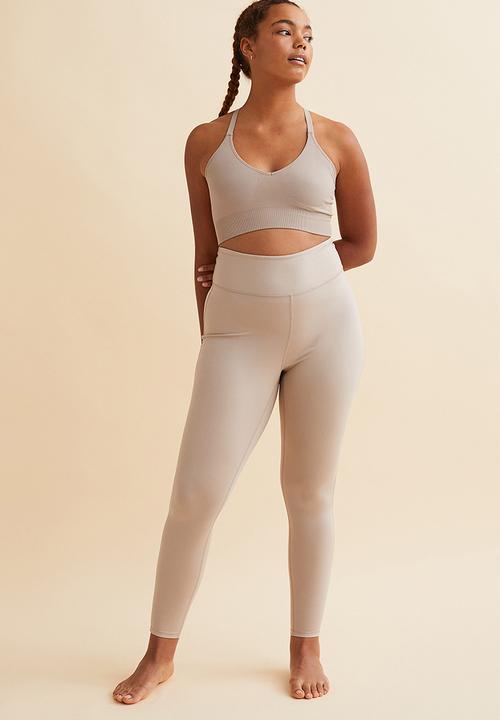 H&M - Drymove™ medium support sports bra - light beige