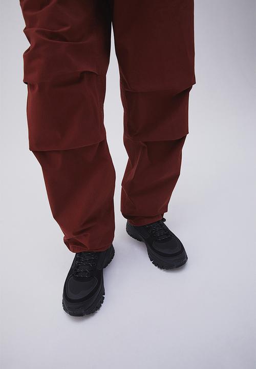 H&M - Relaxed fit belted trousers - rust brown