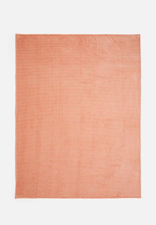 Sixth Floor - Plain ribbed fleece blanket - salmon