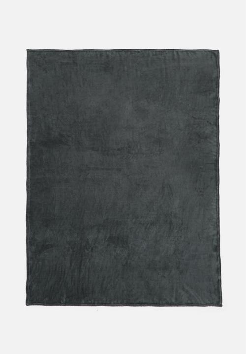 Sixth Floor - Coral fleece throw - grey