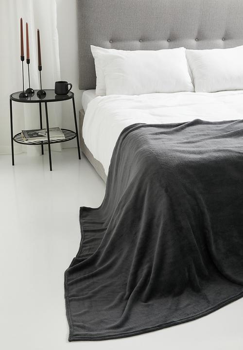 Sixth Floor - Coral fleece throw - grey