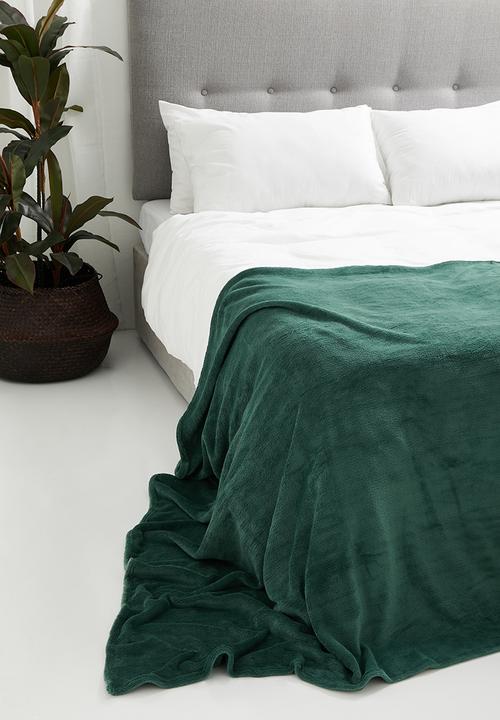 Sixth Floor - Coral fleece throw - hunter green