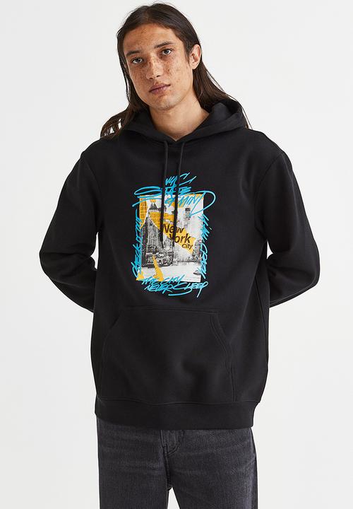 H&M - Regular fit hoodie - black/new york
