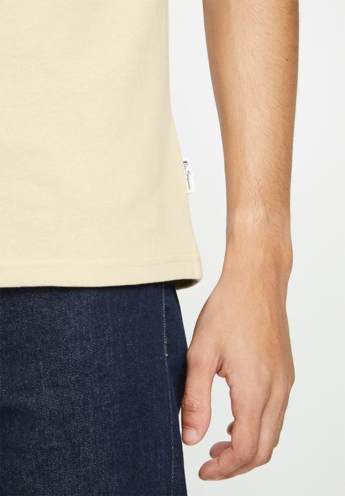 Ben Sherman - River brand driver tee - tofu/maroon