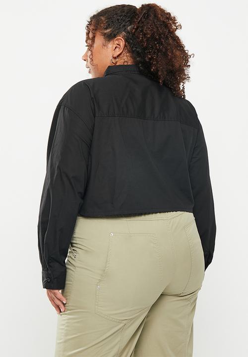 Cotton On -  Plus cropped dad shirt - black