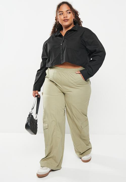 Cotton On -  Plus cropped dad shirt - black