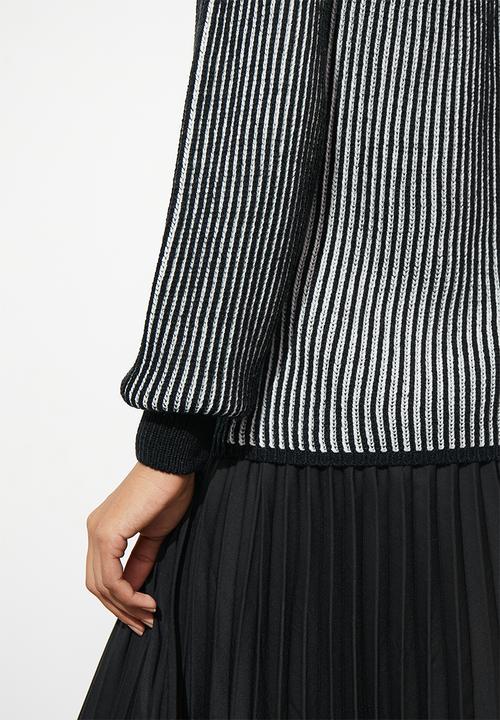 Superbalist - Tonal stripe funnel - black & white