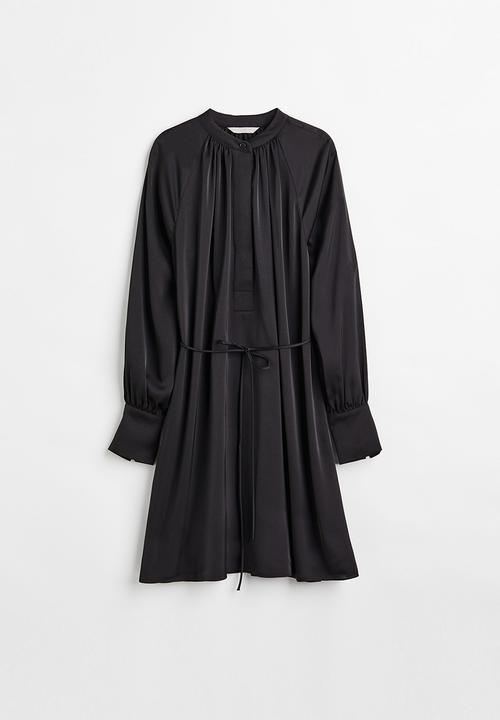 H&M - Short satin dress - black