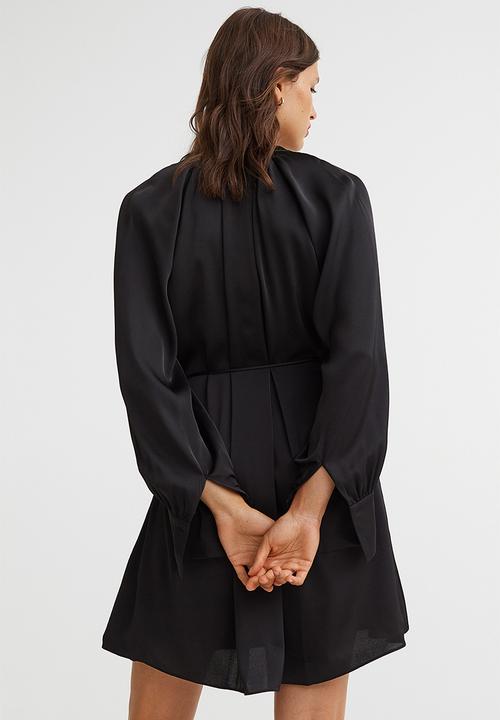 H&M - Short satin dress - black