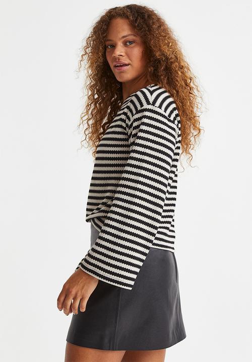 H&M - Knitted boxy-style jumper - light beige/striped