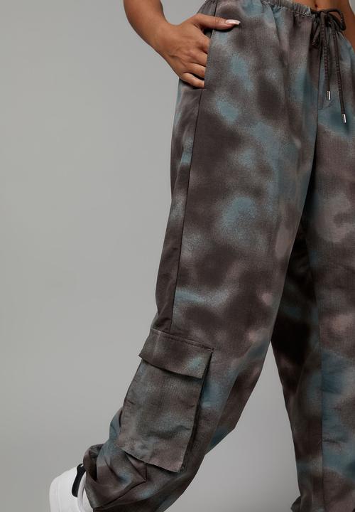 Factorie - Relaxed lightweight track pant - swamp camo
