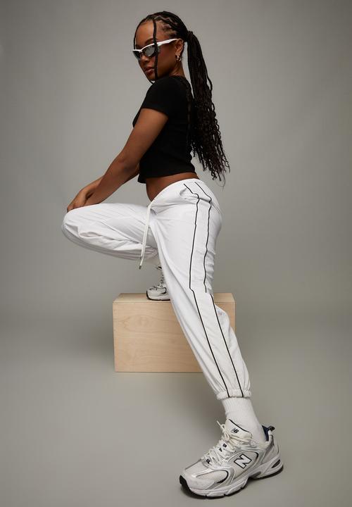 Factorie - Relaxed lightweight track pant - white/black
