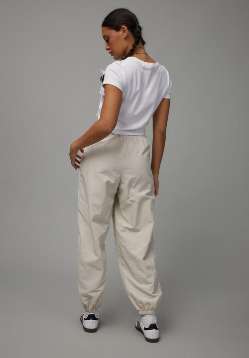 Factorie - Relaxed lightweight track pant - light stone/white