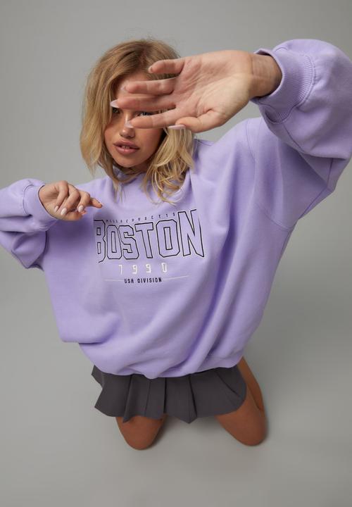 Factorie - Slouchy premium graphic crew - lavender/boston 1990