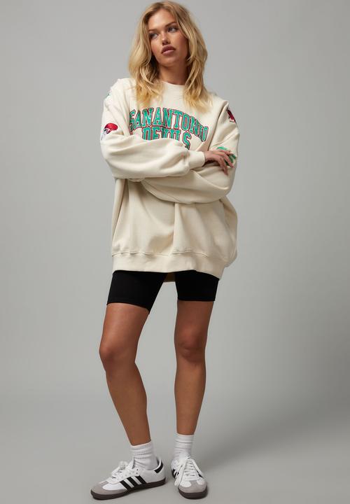 Factorie - Slouchy premium graphic crew - light stone/sanantonio devils