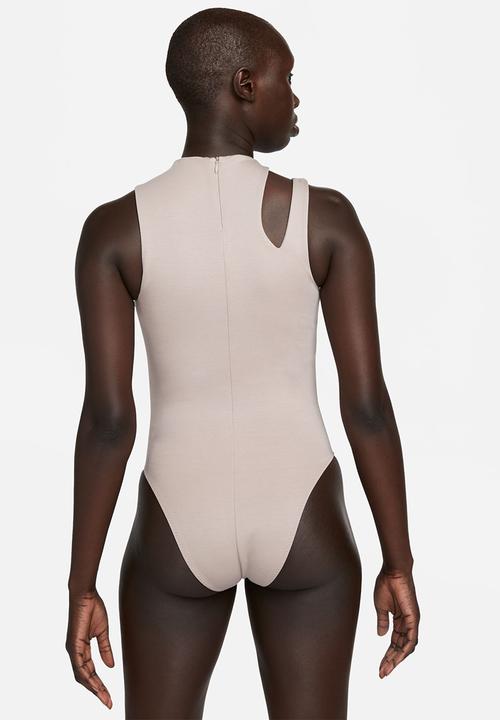 Nike - W nsw essntl bodysuit tank - diffused taupe/white