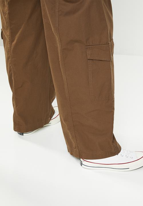 Cotton On - Curve quinn cargo pant - rich brown